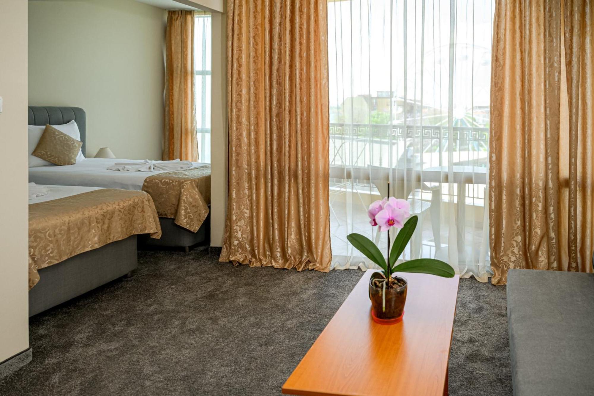 Paradise Hotel & Relax Center Pomorie Extérieur photo