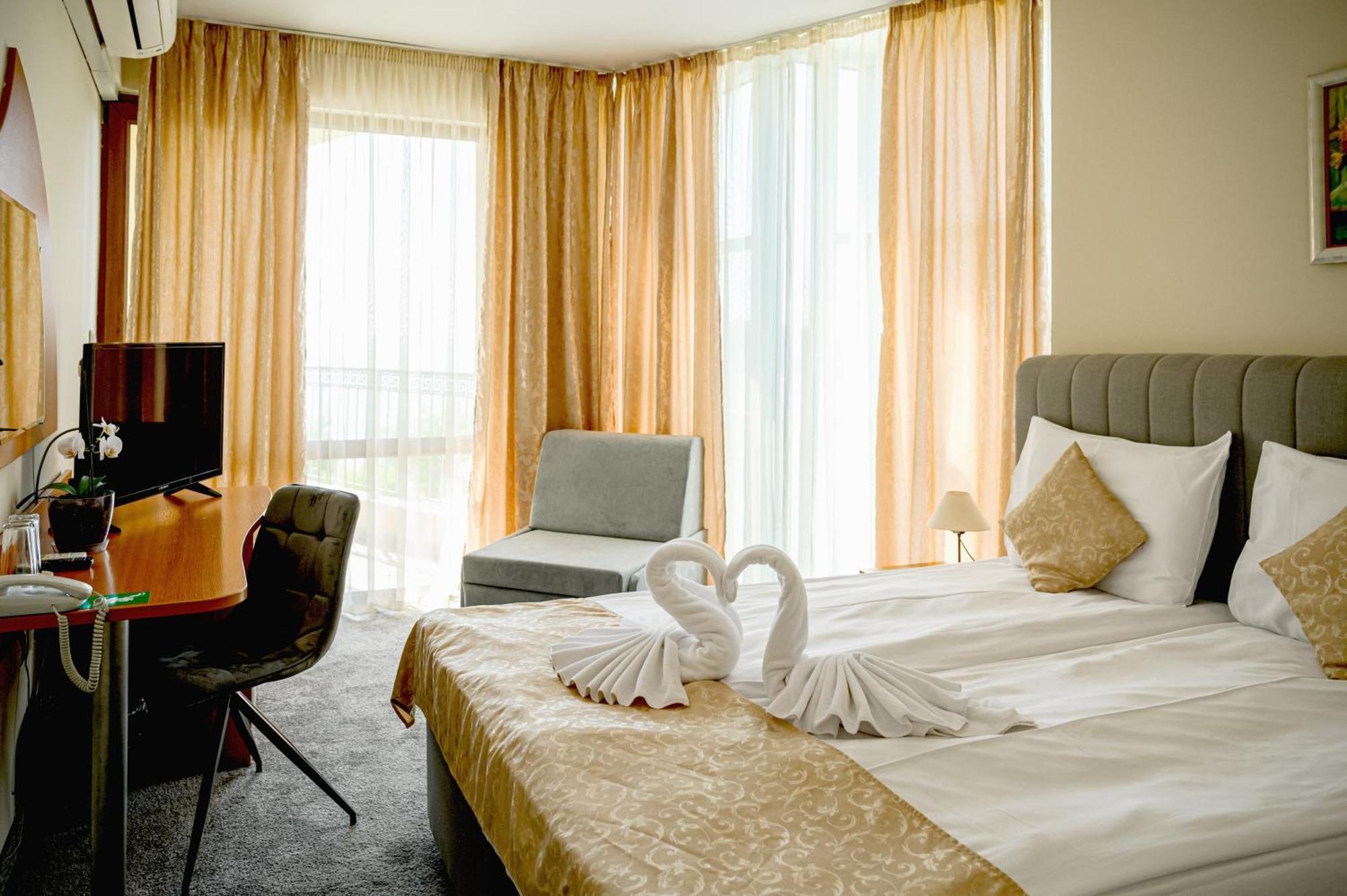 Paradise Hotel & Relax Center Pomorie Extérieur photo